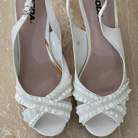 Ladies shoes - Picture 2 of 4